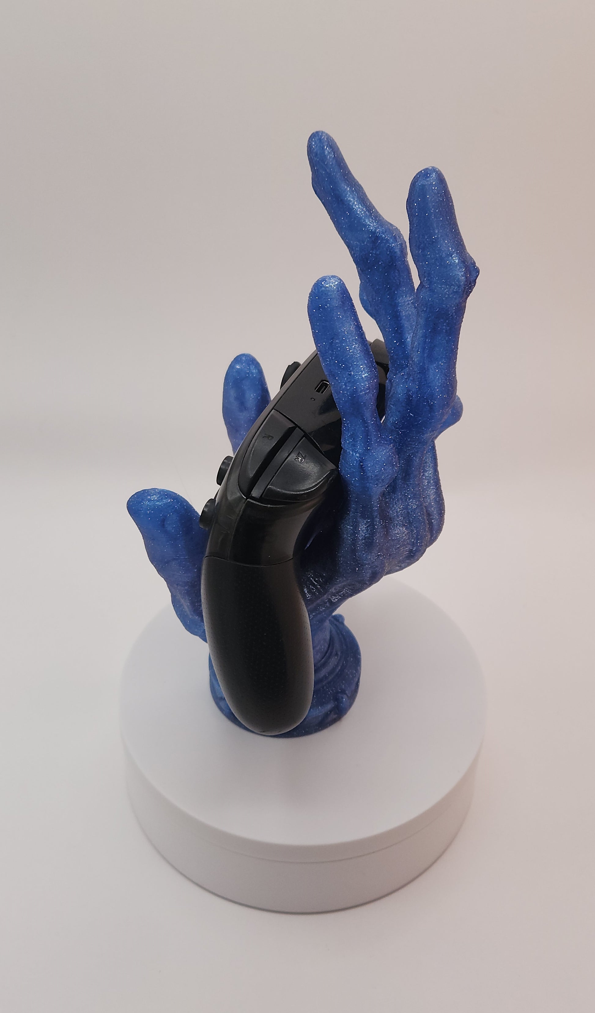 Galactic Grip: Alien Hand Controller Stand - Starzy Creations