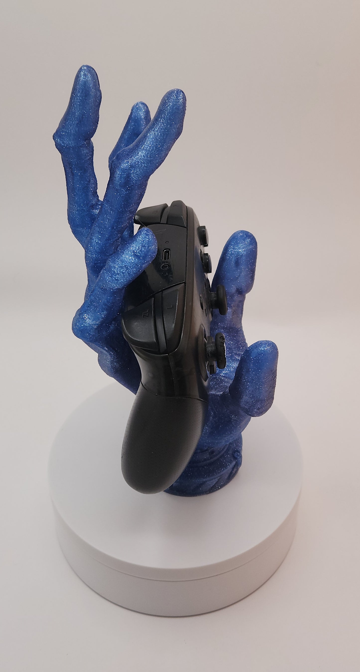 Galactic Grip: Alien Hand Controller Stand - Starzy Creations