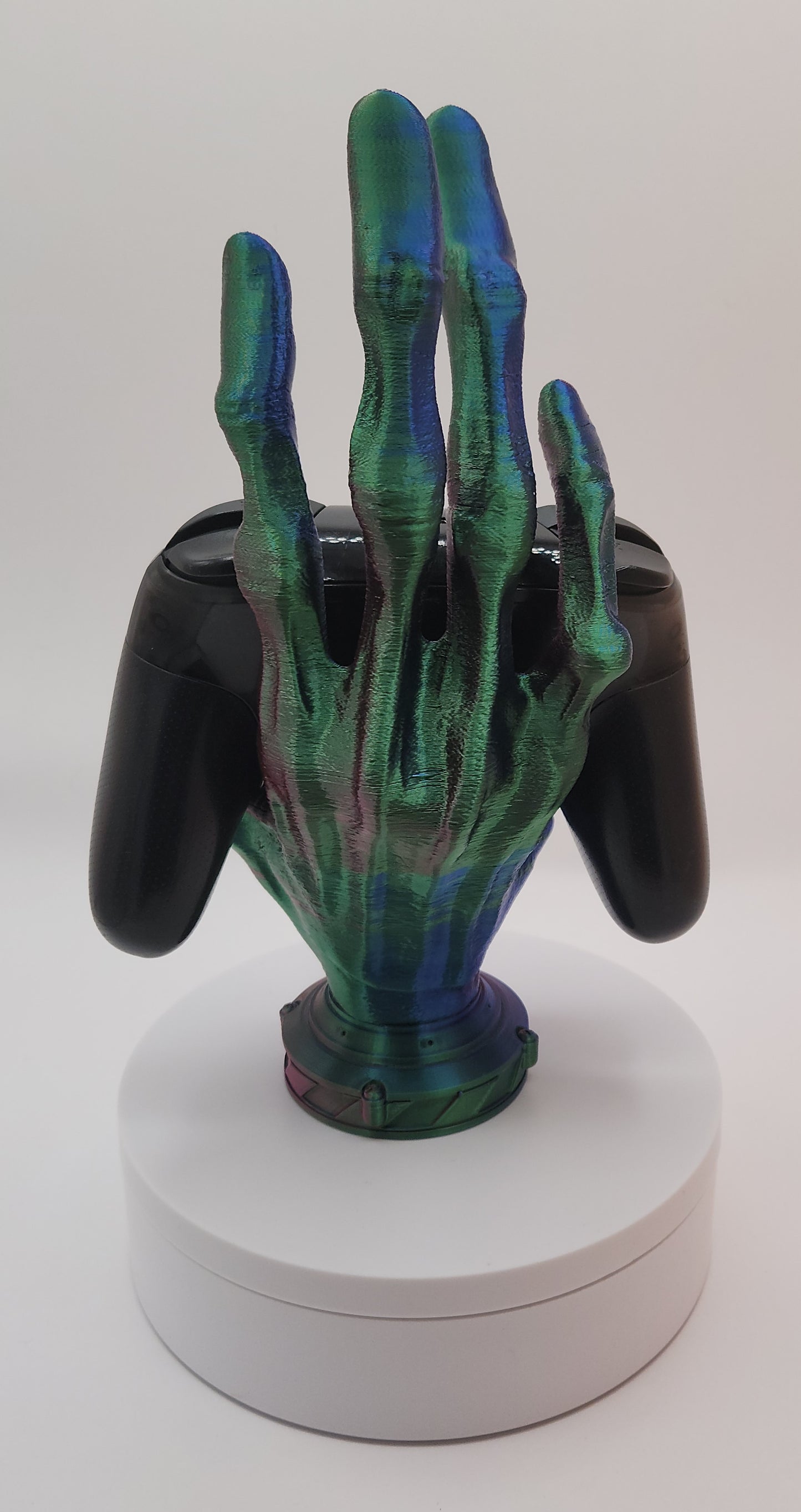 Galactic Grip: Alien Hand Controller Stand - Starzy Creations